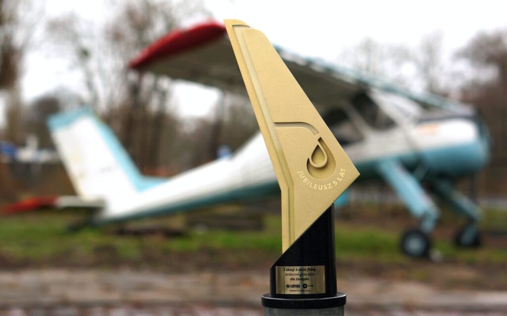 STATUETKA DLA ZARZĄDU JUBILEUSZ 5 LAT