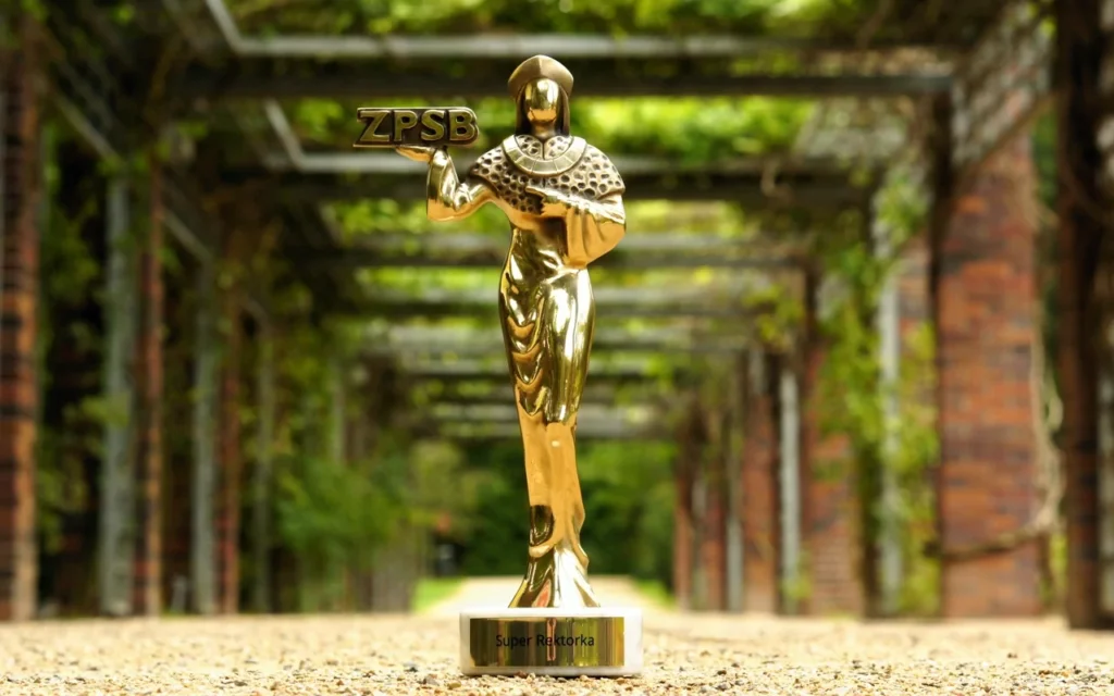 STATUETKA ODLEWANA SUPER REKTORKA