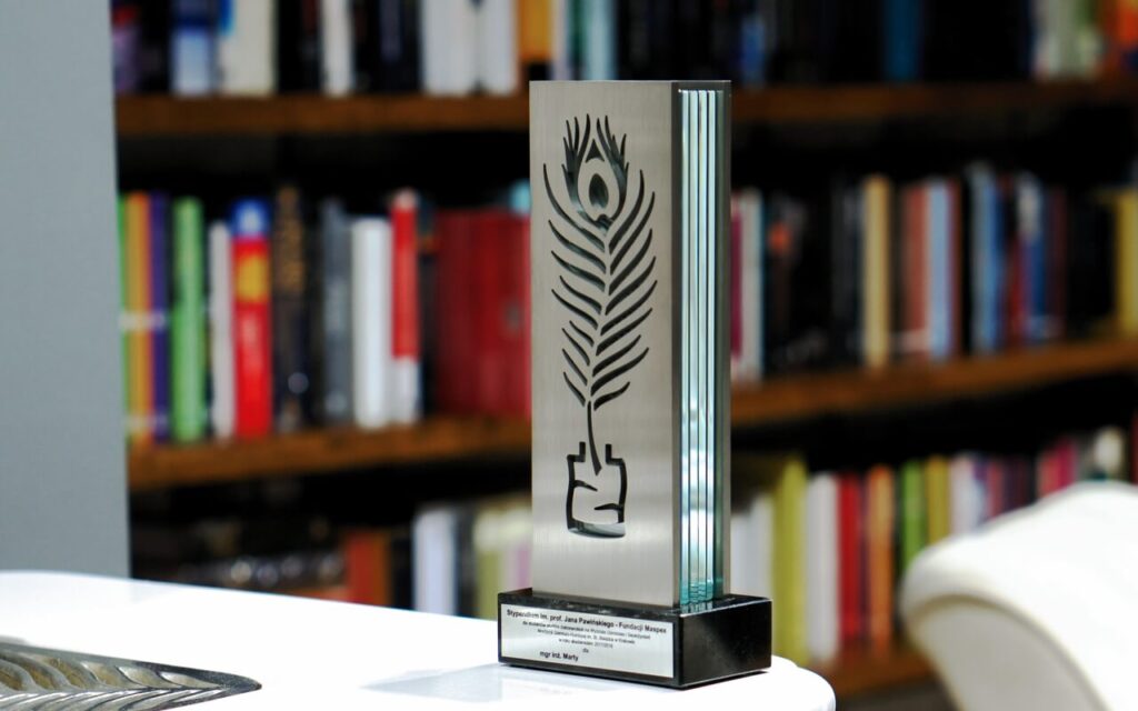 STATUETKI NAGRODY DLA STUDENTÓW