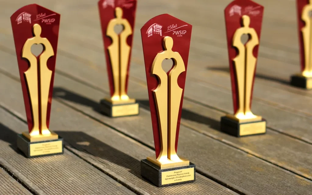 STATUETKI OKOLICZNOŚCIOWE PRZYJACIEL SZKOŁY