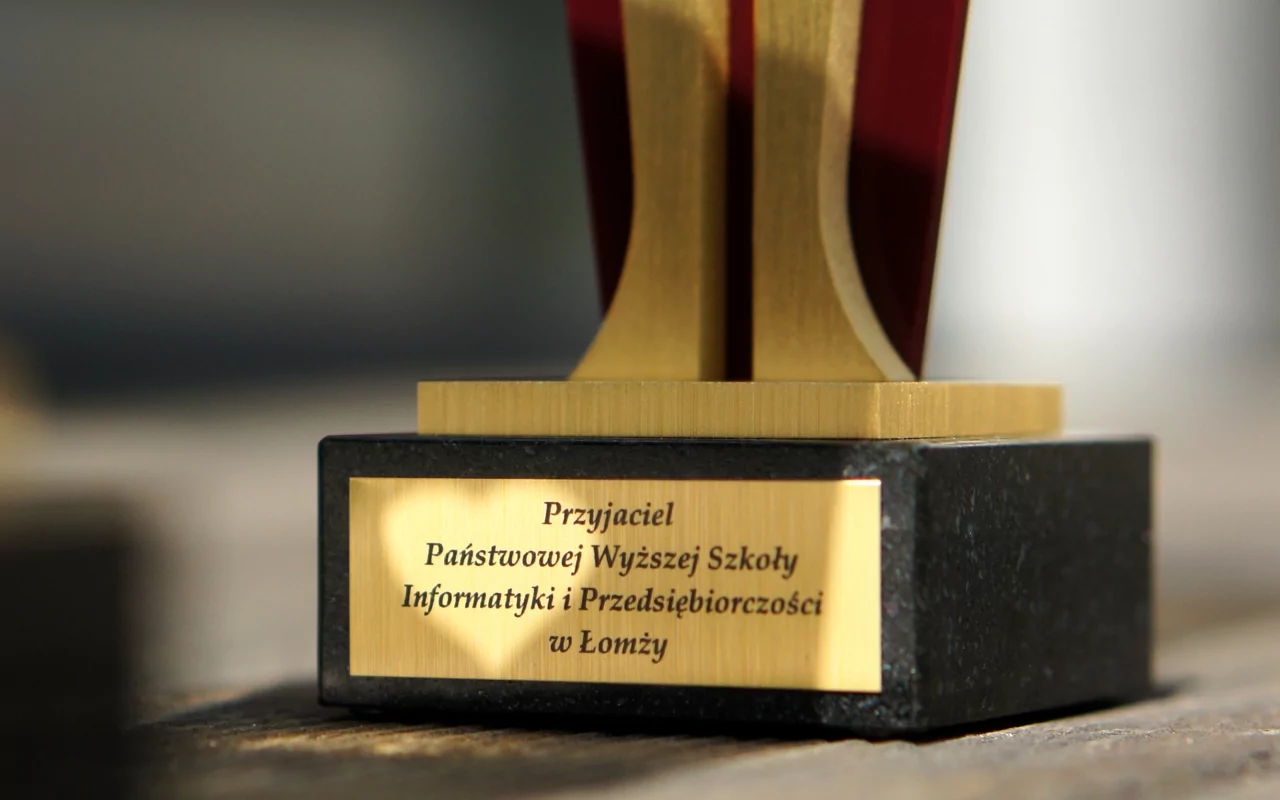 statuetki-przyjaciel-szkoly-pwsiip-2