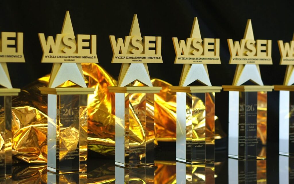 STATUETKI JUBILEUSZOWE 20 LAT WYŻSZEJ SZKOŁY