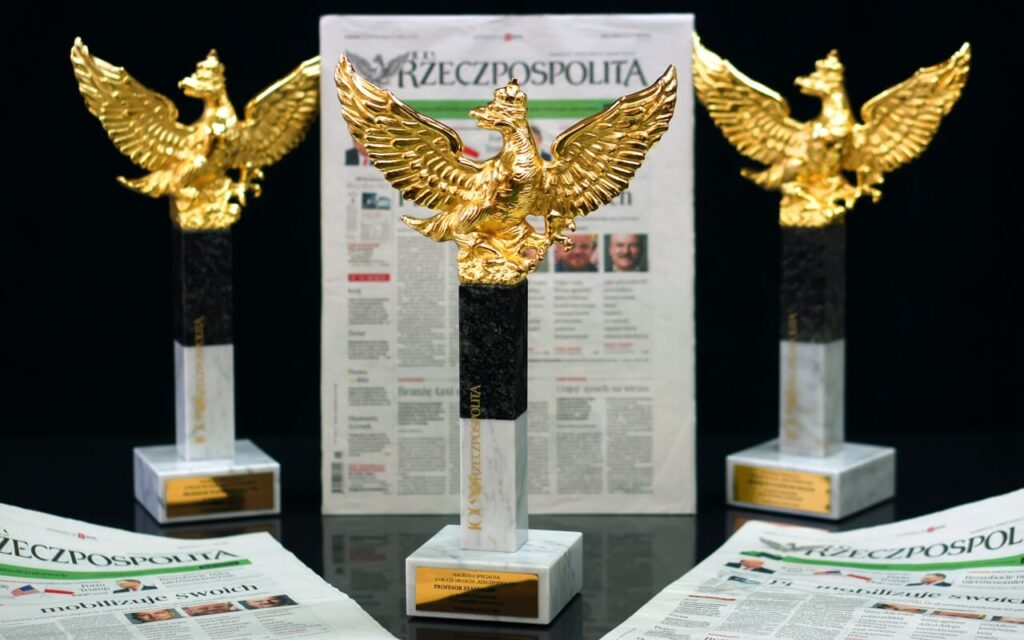 STATUETKI NAGRODY 100-LECIE RZECZPOSPOLITEJ